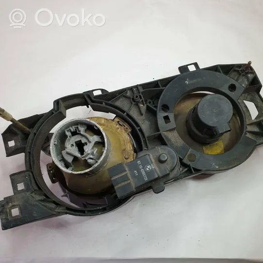 BMW 5 E34 Lampa przednia 1305601141