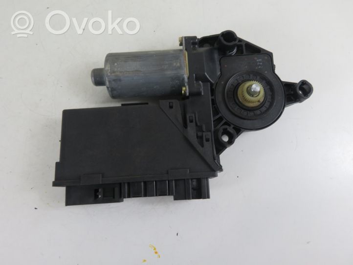 Audi A4 S4 B6 8E 8H Fensterhebermotor Tür vorne 