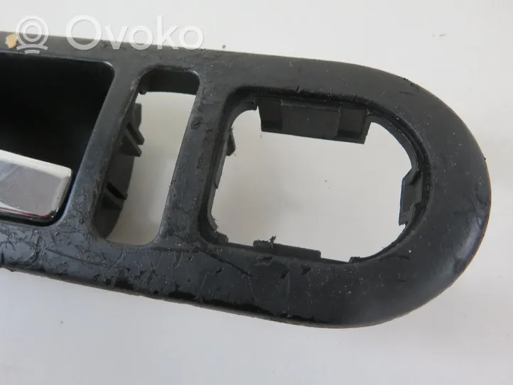 Volkswagen New Beetle Front door interior handle 