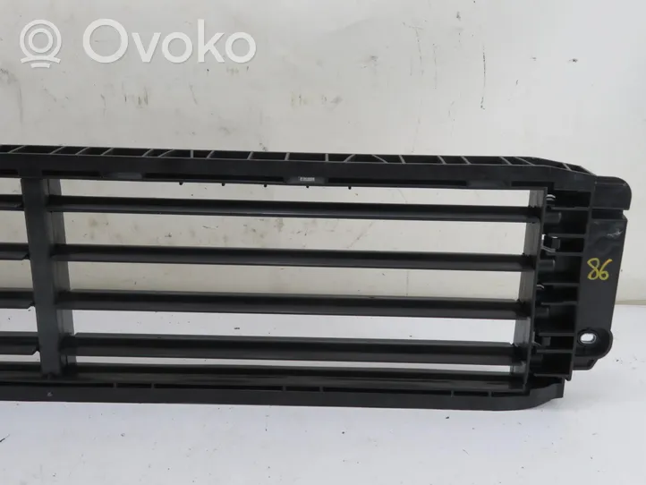 Volkswagen Polo VI AW Grill / Wlot powietrza błotnika przedniego 