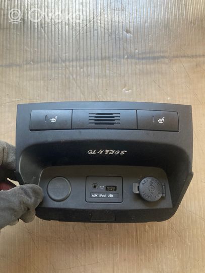 KIA Sorento Panel gniazda zapalniczki deski rozdzielczej 933002P030