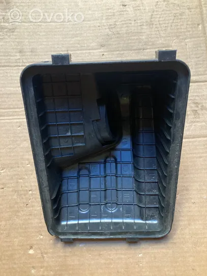 Hyundai Santa Fe Air filter box cover 281112P300