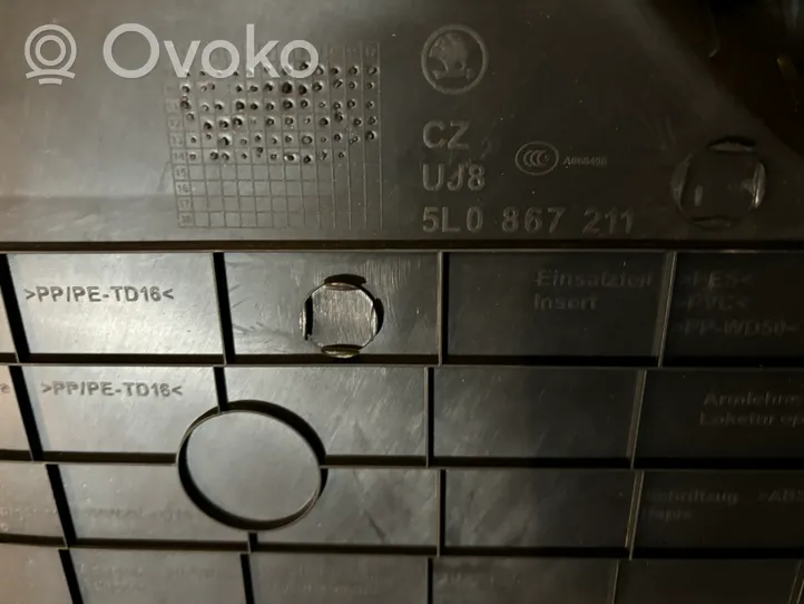 Skoda Yeti (5L) Takaoven verhoilu 5L0867211