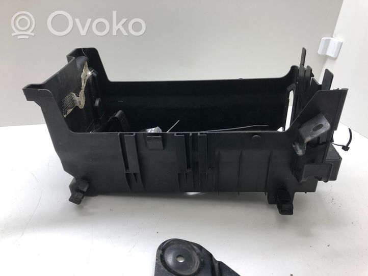 Opel Insignia A Boîte de batterie 13310741