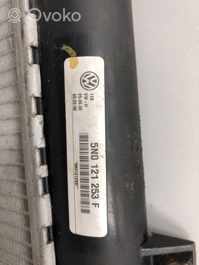 Volkswagen Tiguan Aušinimo skysčio radiatorius 5N0121253F