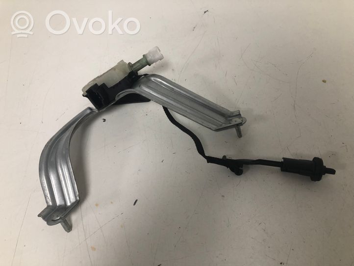 Toyota Avensis T270 Verrouillage du bouchon du réservoir de carburant 7703005030