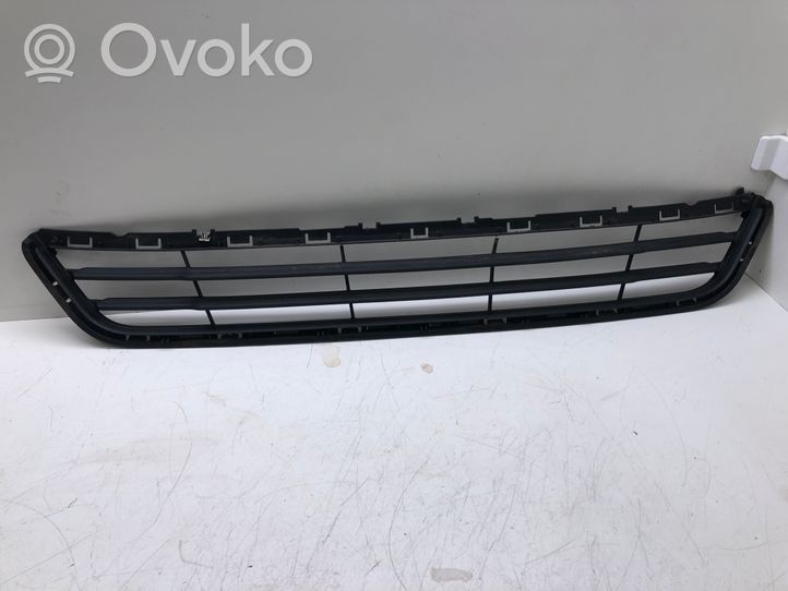 Ford Mondeo MK V Grotelės apatinės (trijų dalių) DS7317B968J