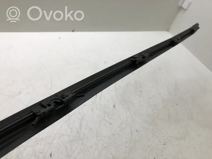 Volvo S60 Priekinio stiklo apdaila 31335864