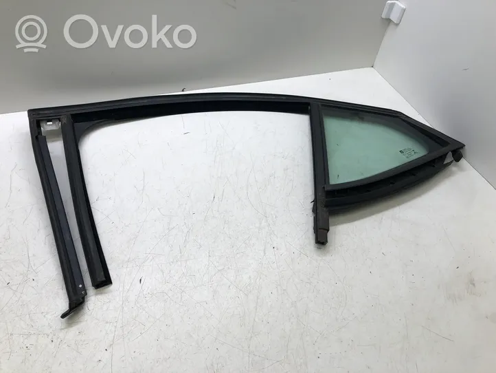 Opel Astra K Rear vent window glass 565498024