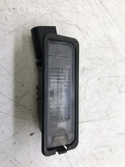 Volkswagen Golf VI Lampa oświetlenia tylnej tablicy rejestracyjnej 1K8943021