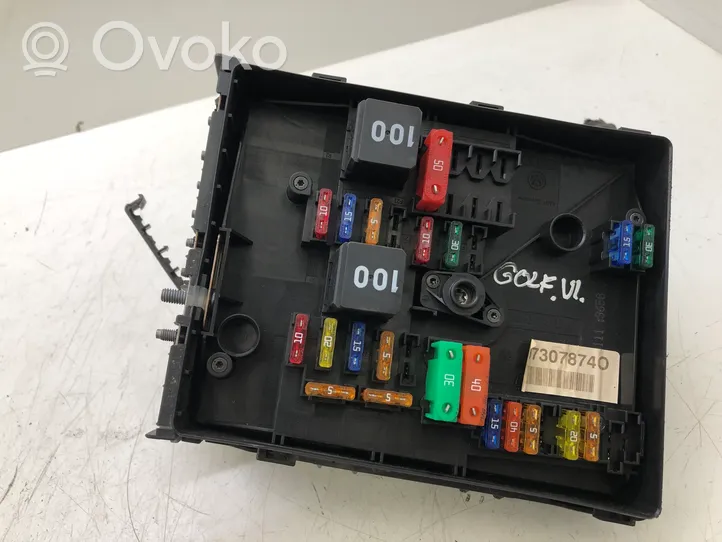 Volkswagen Golf VI Fuse box set 01718130