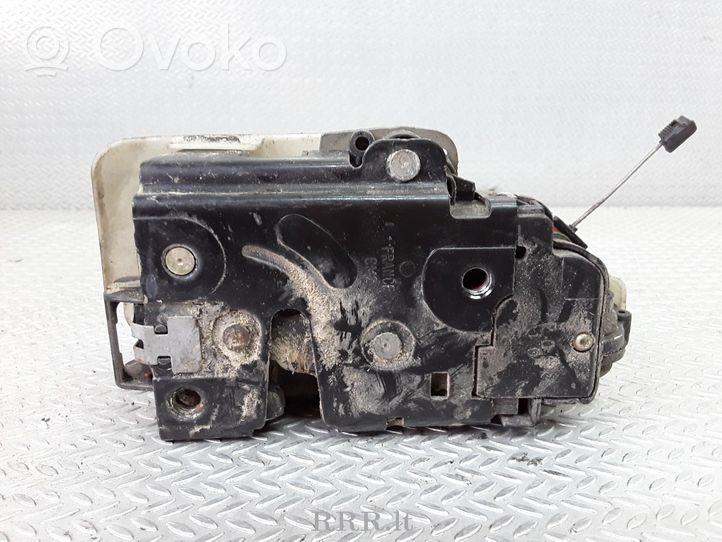 Volkswagen PASSAT B5 Etuoven lukko 3B0837867