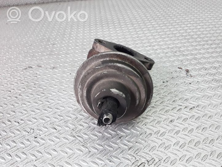 Volkswagen Golf III Valvola EGR 028131501E