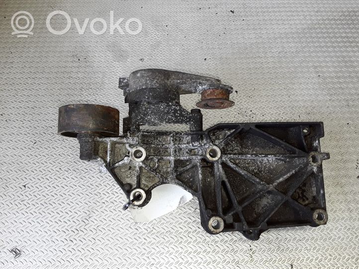 Volkswagen PASSAT B6 Supporto del generatore/alternatore 03G903143F