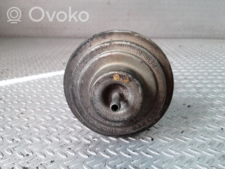 Audi 80 90 S2 B4 Soupape vanne EGR 028131501B