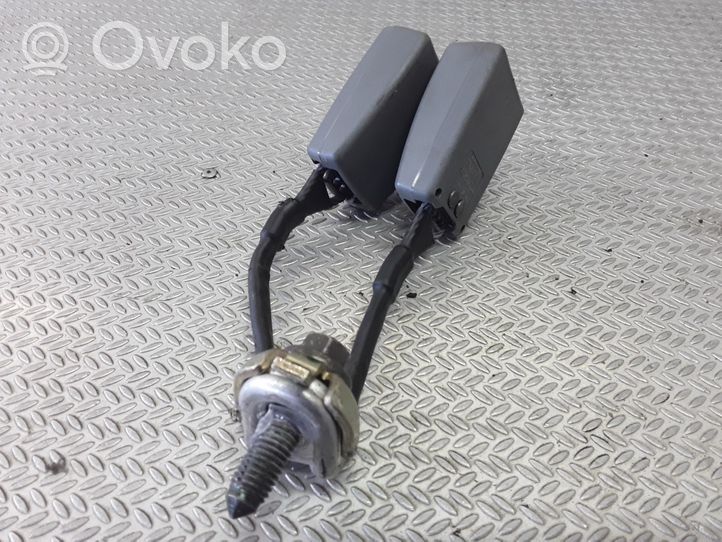 Citroen C5 Klamra środkowego pasa bezpieczeństwa fotela tylnego 33013593