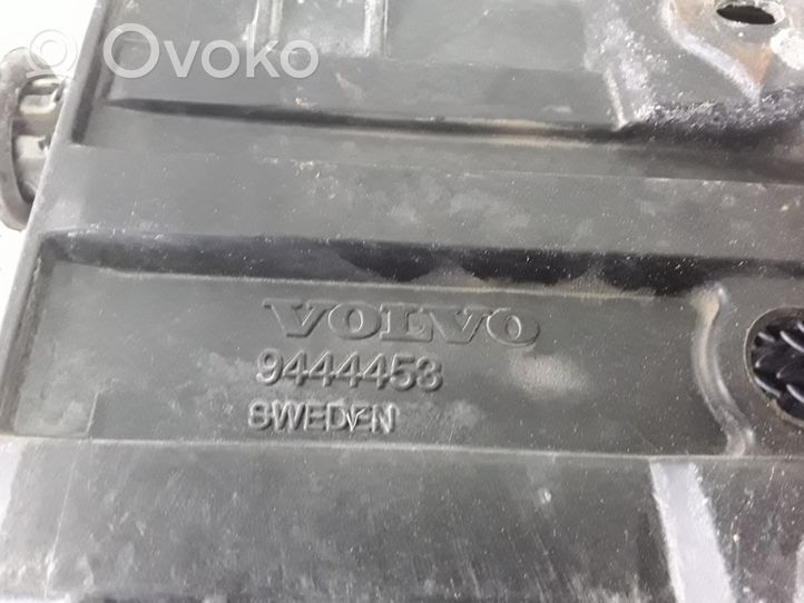 Volvo S70  V70  V70 XC Boîte de batterie 9444453