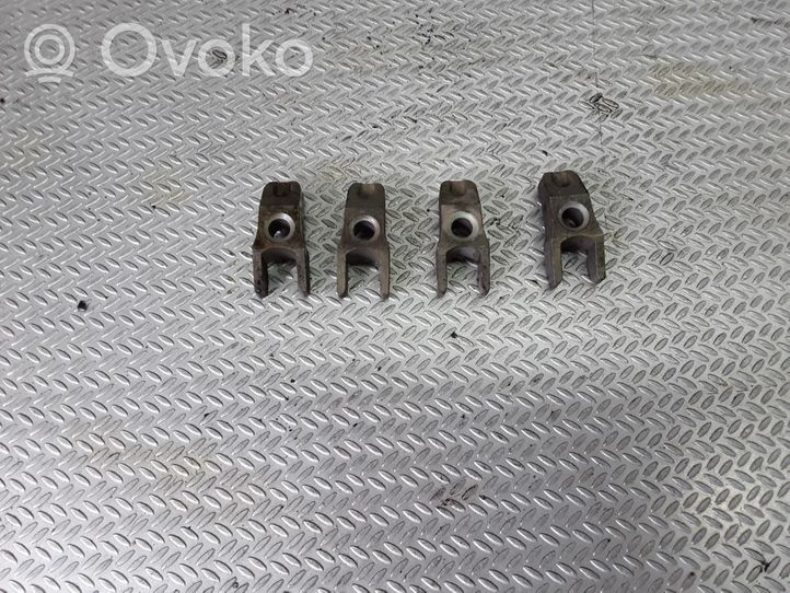 Volkswagen Golf III Fuel Injector clamp holder 