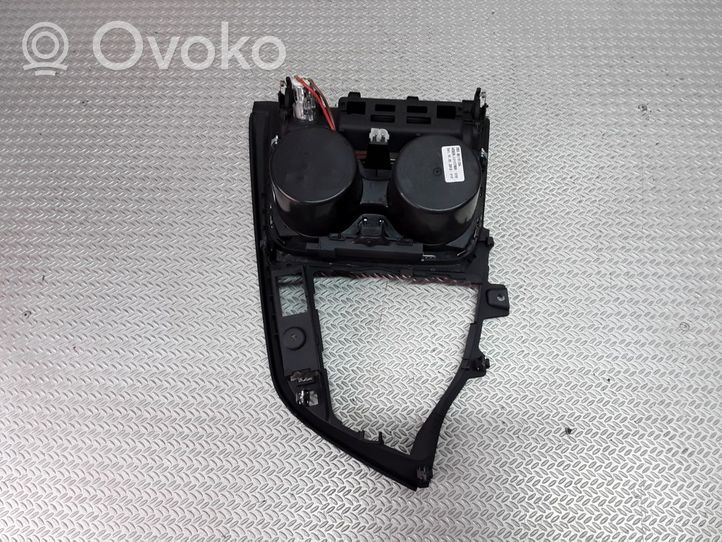 BMW 3 F30 F35 F31 Przedni uchwyt na kubek tunelu środkowego 105048744