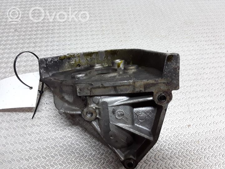 Citroen C8 Support pompe injection à carburant 96365905