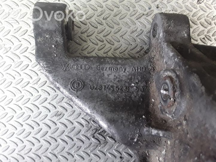 Volkswagen Sharan Supporto di montaggio della pompa del servosterzo 028145523F