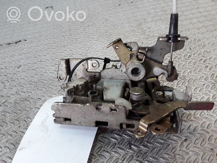 Volkswagen II LT Front door lock 9017200135