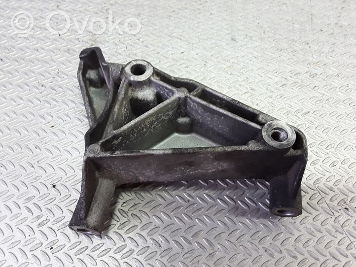 Mercedes-Benz E W210 Support de pompe de direction assistée R6062360230