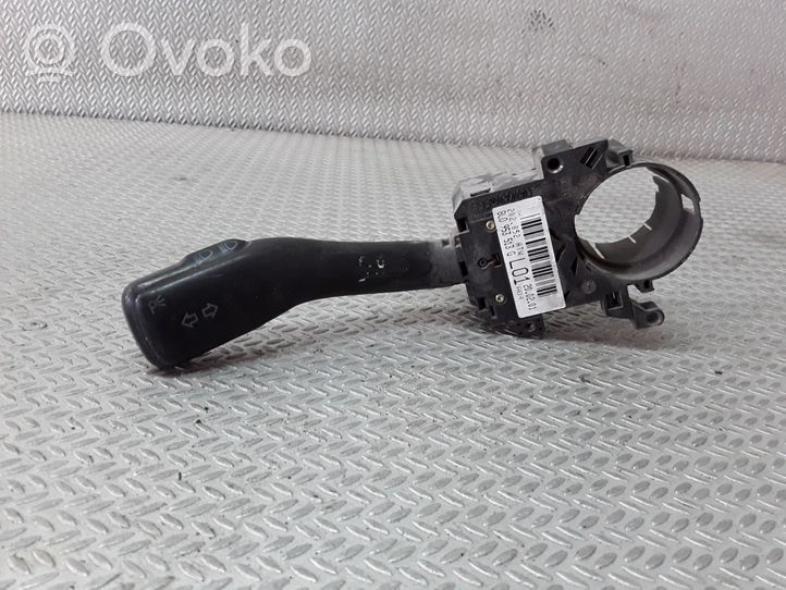 Volkswagen Bora Manetka / Przełącznik kierunkowskazów 8L0953513G