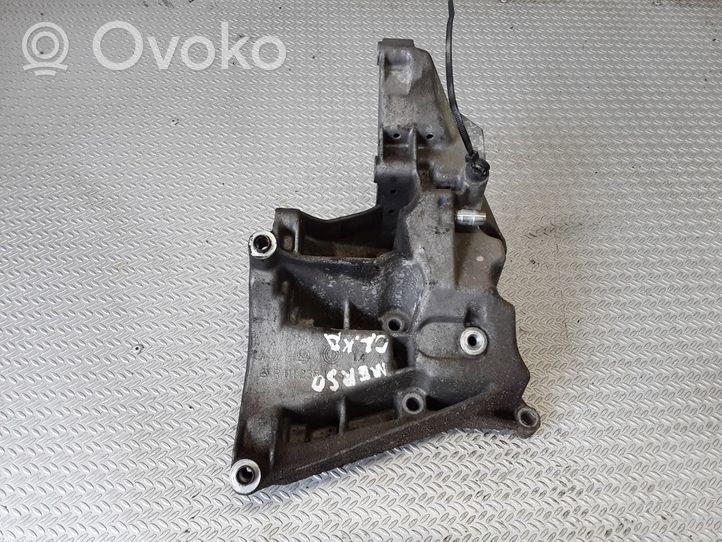 Mercedes-Benz CLK A208 C208 Support de compresseur de clim R1112361330