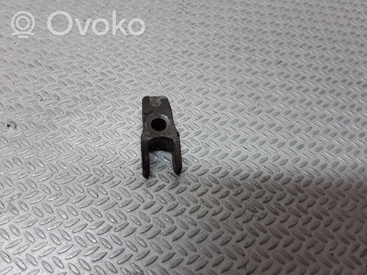 Audi A6 S6 C5 4B Fuel Injector clamp holder 