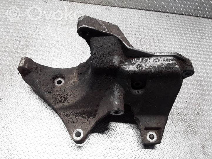 Opel Sintra A/C compressor mount bracket 90501940BQ