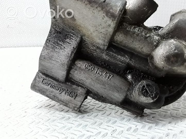 Audi A4 S4 B5 8D Supporto di montaggio del filtro dell’olio 050115417