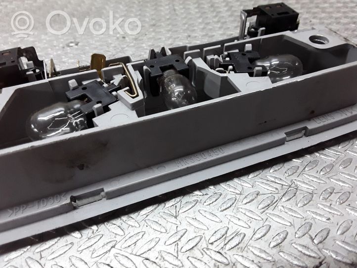 Mitsubishi Outlander Lampka podsufitki tylna MR330450