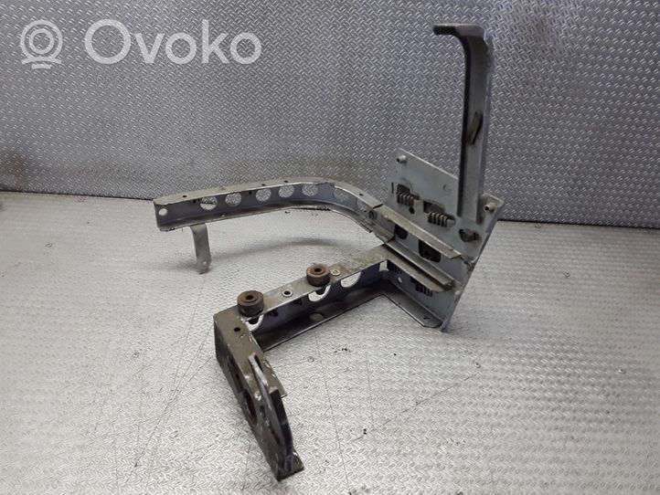 Audi A8 S8 D2 4D Traverse, support de radiateur latéral 4D0821138AB