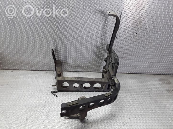 Audi A8 S8 D2 4D Traverse, support de radiateur latéral 4D0821137Q