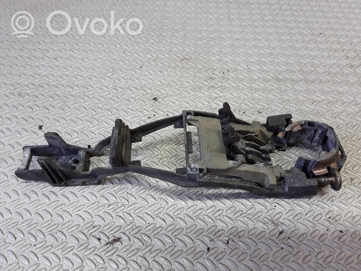 Volkswagen PASSAT B5 Takaoven ulkokahvan kehys 3B0837885