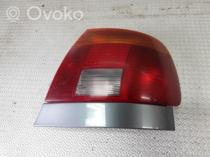 Audi A4 S4 B5 8D Lampa tylna 8D0945096