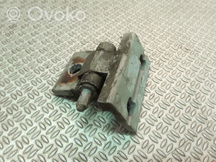 Volvo V70 Front door lower hinge 