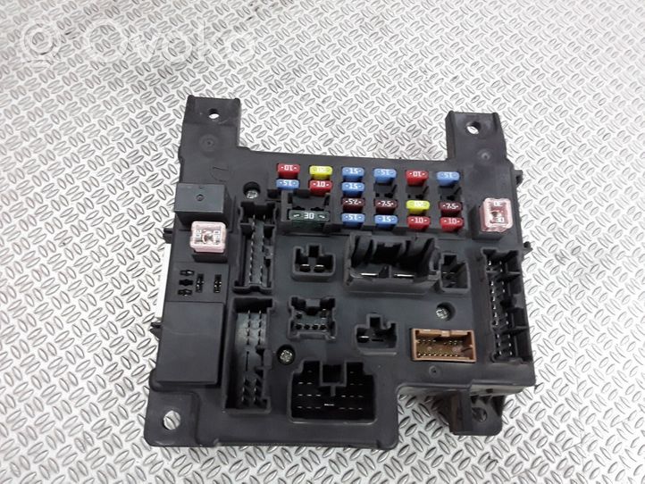 Mitsubishi Lancer X Module de fusibles 8637A318