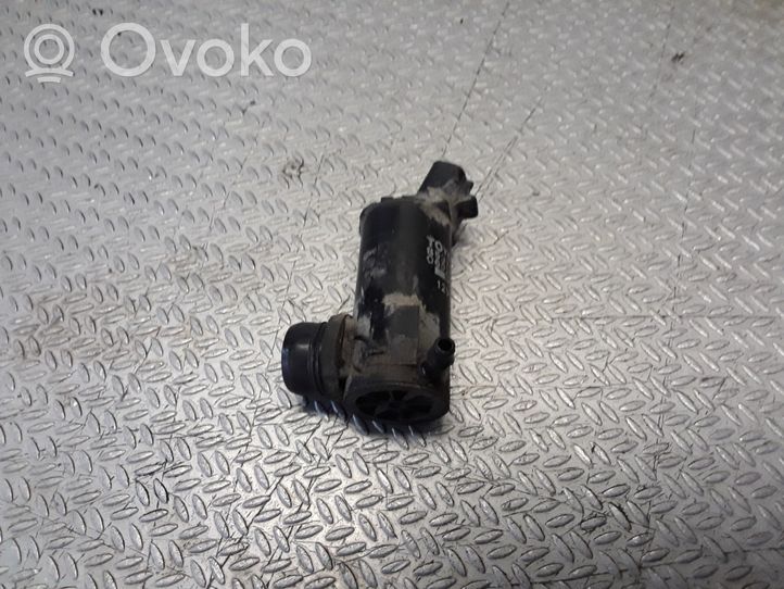 Toyota RAV 4 (XA10) Tuulilasi tuulilasinpesimen pumppu 8531020190