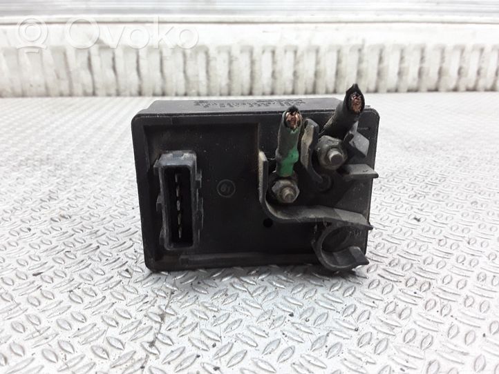 Peugeot 406 Glow plug pre-heat relay 0281003005