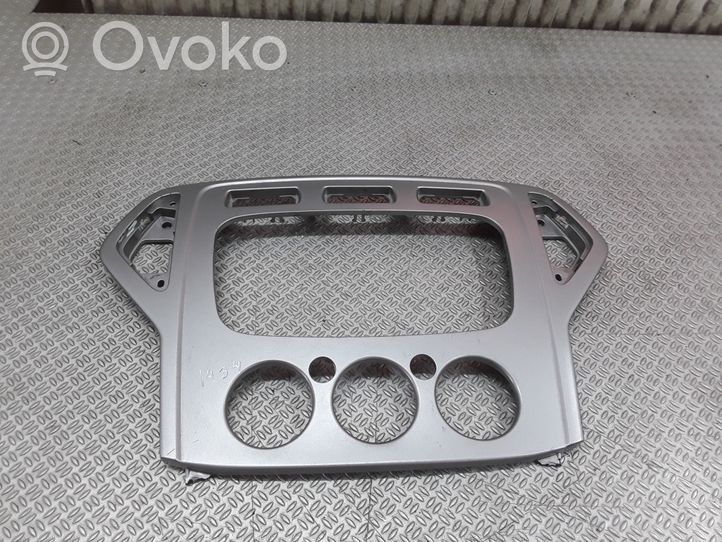 Ford Mondeo MK IV Konsola środkowa / Radio / GPS 7S7118522CDW