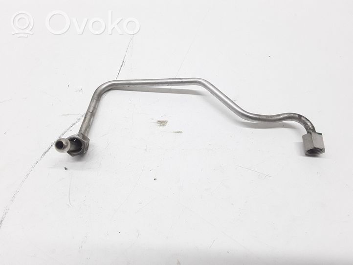 Volkswagen Eos Fuel injector supply line/pipe 