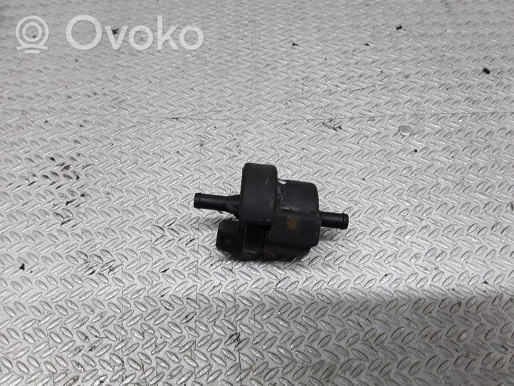 Audi A8 S8 D2 4D Vacuum valve 058133459