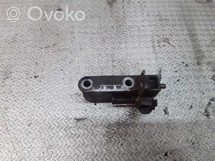 BMW 5 E39 Support pompe injection à carburant 2246191