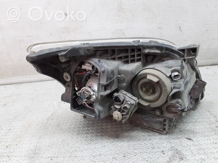 Toyota Avensis T250 Lampa przednia 20A370B