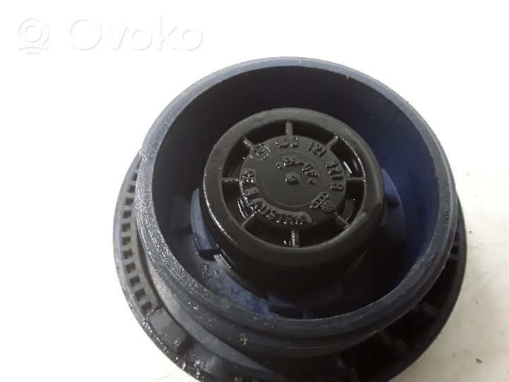 Volkswagen II LT Vase d'expansion / bouchon de réservoir de liquide de refroidissement 1J0121321B