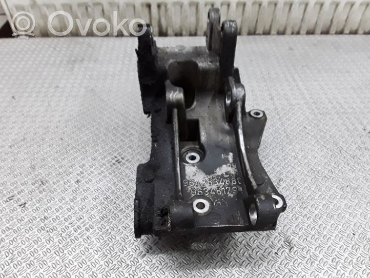 Citroen C8 Support de pompe de direction assistée 9643834880