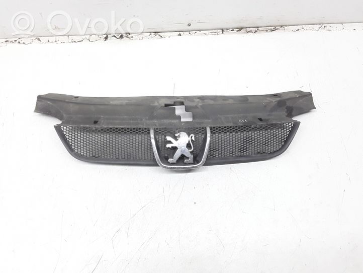 Peugeot 406 Grille calandre supérieure de pare-chocs avant 9631250277