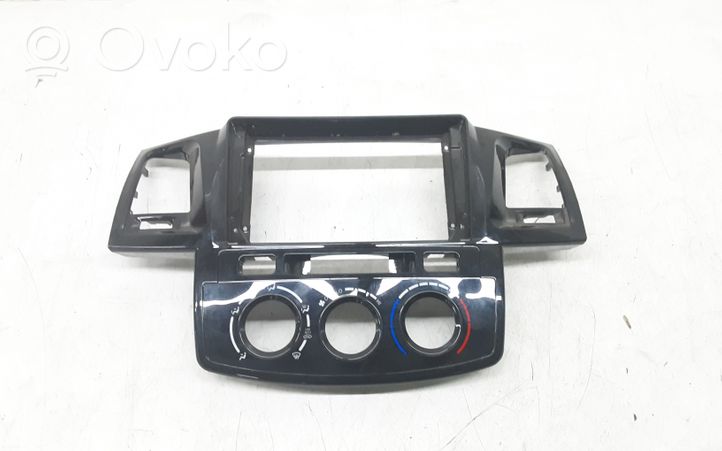 Toyota Hilux (AN10, AN20, AN30) Cadre, panneau d'unité radio / GPS TK571